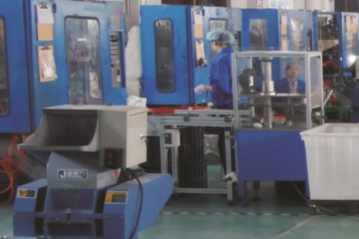 PE吹瓶車間